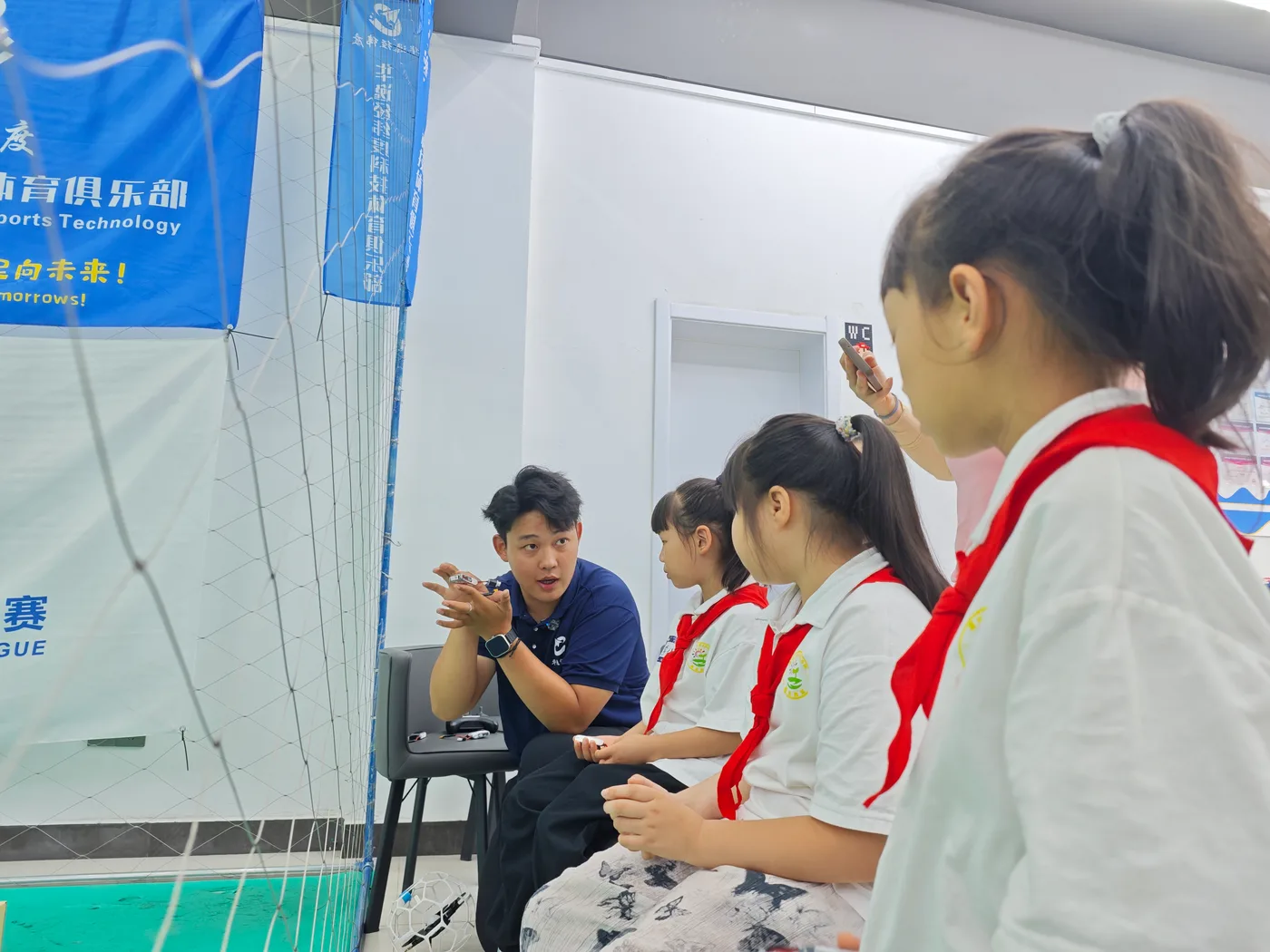 华逸经纬度青少年科技体育团队活动